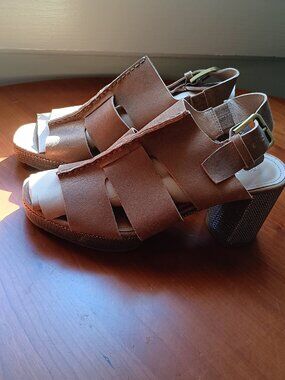 NWT Bronze Leather Block Heel Size 7.5 M Donald Pliner